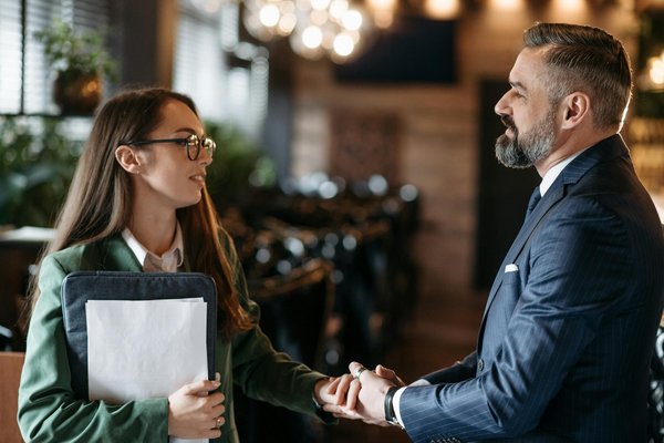 Utiliser les relations publiques pour améliorer le SEO de son entreprise